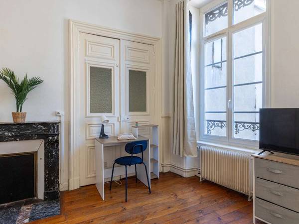 Ernest Coliving