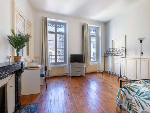 Ernest Coliving